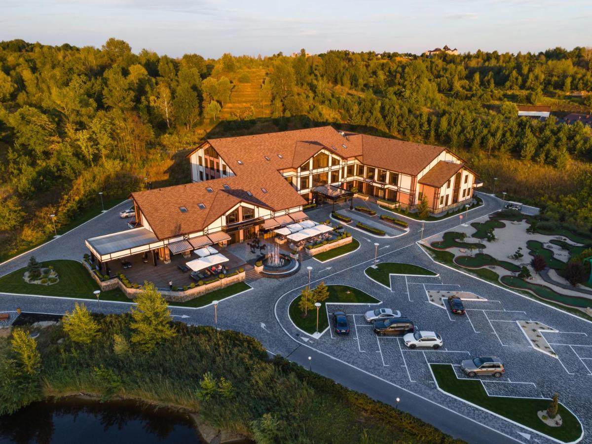 Hotel Equides Club Lisnyky Exteriér fotografie